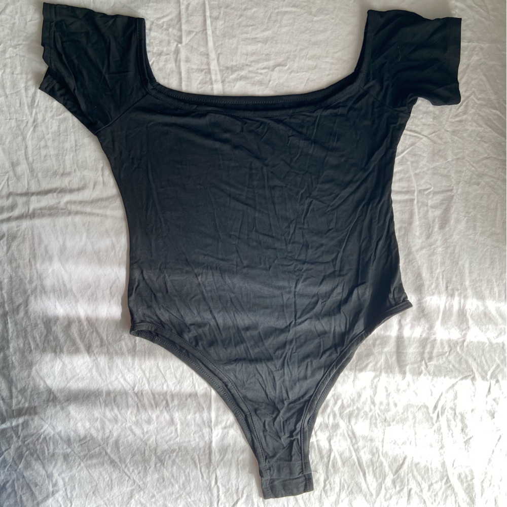 Black cap sleeve basic snap gusset bodysuit